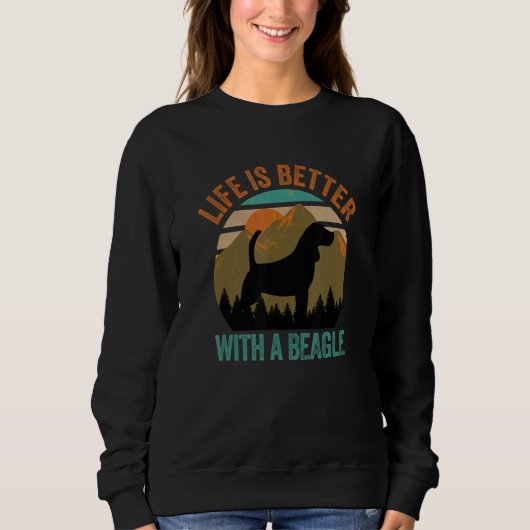 With A Beagle Distressed Mountains Sweatshirt (Vorderseite)