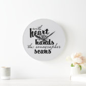 With Heart and Hands the Sonographer Scans Große Wanduhr (Zuhause)