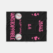 With Jesus In Her Heart And A Softball She Is Unst Fleecedecke (Vorderseite (Horizontal))