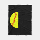 With Jesus In Her Heart And A Softball She Is Unst Fleecedecke (Vorderseite)