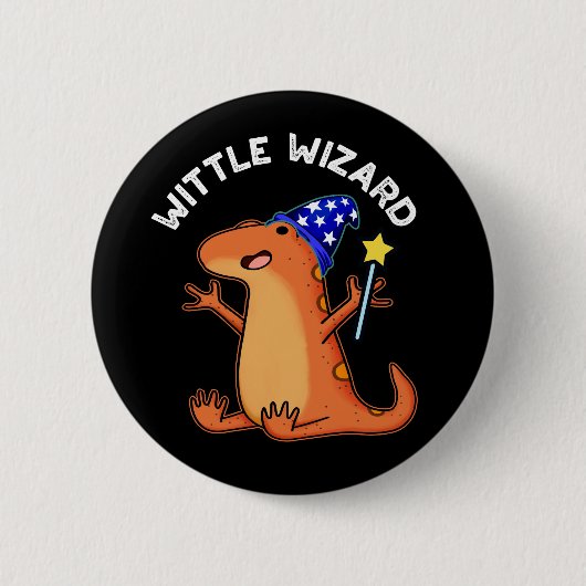 Wittle Wizard Funny Lizard Pun Dark BG Button (Vorderseite)