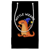 Wittle Wizard Funny Lizard Pun Dark BG Kleine Geschenktüte (Vorderseite)