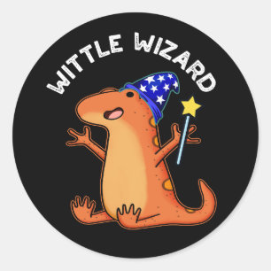 Wittle Wizard Funny Lizard Pun Dark BG Runder Aufkleber