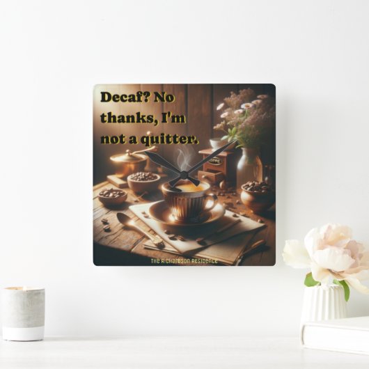 Witty 'Decaf? Nein danke, ich bin kein Quitter." Quadratische Wanduhr (Zuhause)