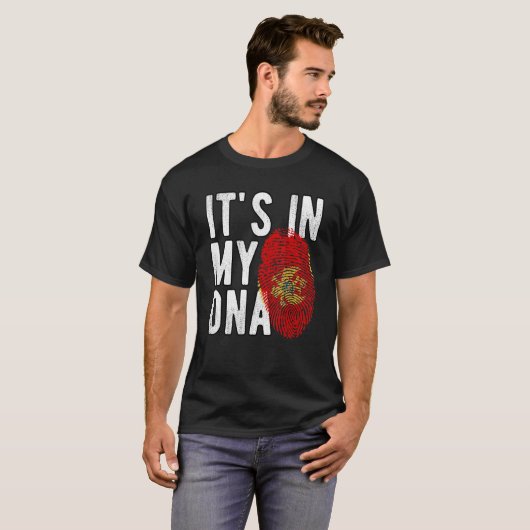 Witzig ist es in meiner DNA Montenegro Flag Finger T-Shirt (Vorne ganz)