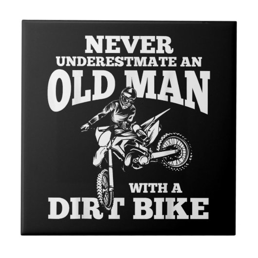 Witzige Geschenke unterschätzen nie einen alten Ma Fliese (Vorderseite)