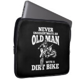 Witzige Geschenke unterschätzen nie einen alten Ma Laptopschutzhülle (Vorne Rechts)