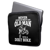 Witzige Geschenke unterschätzen nie einen alten Ma Laptopschutzhülle (Vorderseite Links)