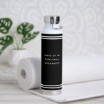 Witzige Tränen meiner Pickleball-Gegner Typografie Trinkflasche<br><div class="desc">Moderne Kaffeemaschine,  die die TEARS MEINER PICKLEBALL-OPPONENTE in einem trendigen,  minimalistischen Typografie-Design liest.</div>