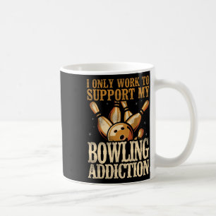 Witziger Bowling Ich arbeite nur an der Unterstütz Kaffeetasse
