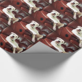 Witziger Bullenhund auf dem Sofa Geschenkpapier (Ecke)