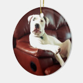 Witziger Bullenhund auf dem Sofa Keramik Ornament (Links)