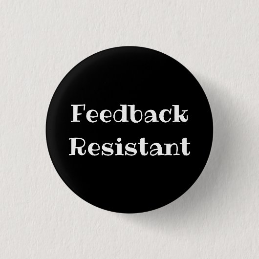 Witziger Büro-Anstecker 'Feedback-Resistent' Button (Vorderseite)