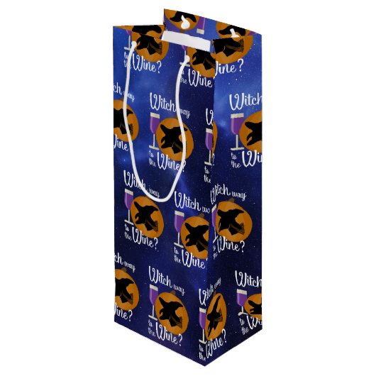 Witziger Hexenweg zum Wein Spooky Geschenktüte Für Weinflaschen (Rückseite Schrägansicht)