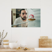Witziger Mann, der Kühlschrank sieht Poster (Küche)