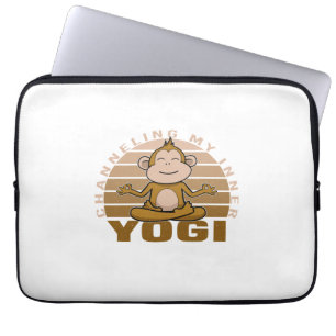Witziger niedlicher Affe, der Yoga macht, lustige  Laptopschutzhülle
