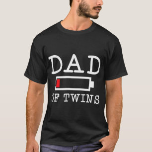 Witziger Vater von Zwillingen mit niedrigem Akku, T-Shirt