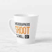 Witziges Zitat: Fotografen schießen nach Thrill. Milchtasse (Linke Ecke)