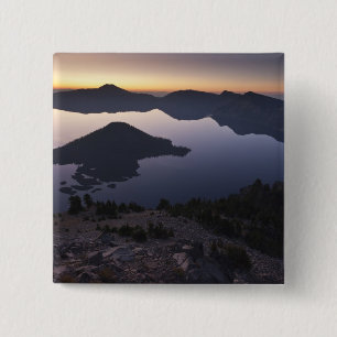 Wizard Island bei Morgengrauen, Crater Lake Nation Button
