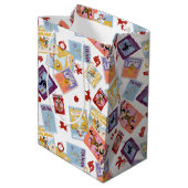 Wizard of Oz™ Character Print Toss Pattern Mittlere Geschenktüte (Rückseite Schrägansicht)