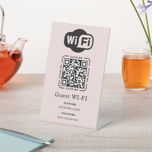 WLAN-Passwort und personalisierter QR-Code für das Sockelschild (In SItu)