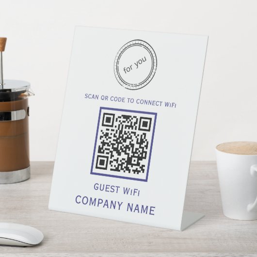 WLAN QR-Codekennwort und Netzwerkname weiß Sockelschild (In SItu)