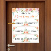 Wo befindet sich das Türschild des Beraterbüros? Poster