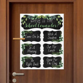 Wo befindet sich das Türschild des Beraterbüros? Poster