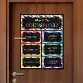 Wo befindet sich das Türschild des Beraterbüros? Poster