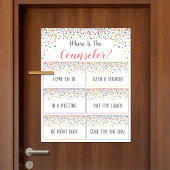 Wo befindet sich das Türschild des Beraterbüros? Poster