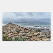 Wo die Felsen das Meer treffen - Ausgangspunkt Rechteckiger Aufkleber (Vorderseite)