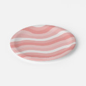 Wobbly Pop Stripes in Rosa Blush Pappteller (Schrägansicht)