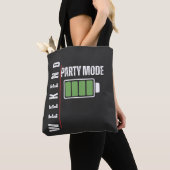 Wochenend-Modus-Party – Grafikdesign mit voller Ak Tasche (Von Nahem)