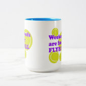 Wochenenden sind für FLYBALL Zweifarbige Tasse (Mittel)