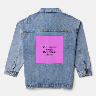Wohl erzogene Frauen machen selten Geschichte rosa Jeansjacke
