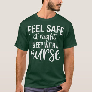 Wohlfühlen beim Nachtschlafen mit einer Krankensch T-Shirt