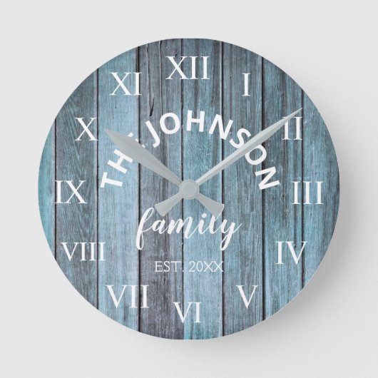 Wohn-Familienname Rustic Beach Runde Wanduhr (Vorderseite)