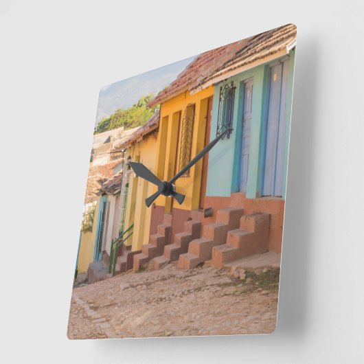 Wohnhäuser, Trinidad, Kuba Quadratische Wanduhr (Winkel)
