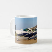 Wohnwagen-Tasse Cessnas 208 Kaffeetasse (Vorderseite Links)