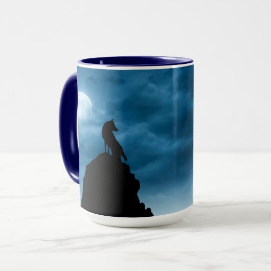 Wolf bei der Tasse der Keramik Moonlightt (Vorderseite Links)