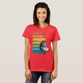 Wolf Breaking Through Color Stripes – Bold Graphic T-Shirt (Vorne ganz)