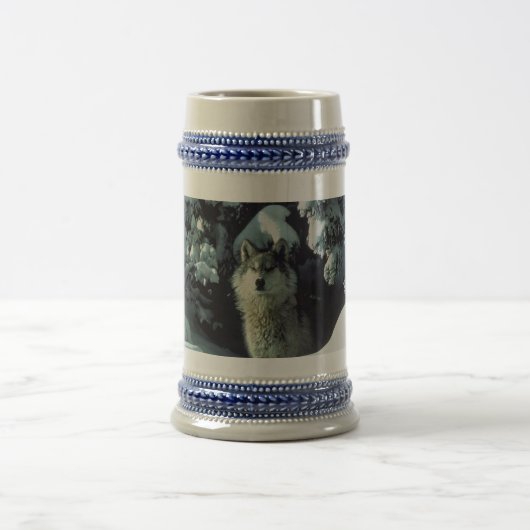 Wolf, der aus die Holz-Tasse herauskommt Bierglas (Mittel)