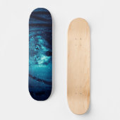 Wolf Gesicht im dunklen Fantasy-Wald Skateboard (Vorderseite)