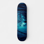 Wolf Gesicht im dunklen Fantasy-Wald Skateboard (Vorne)