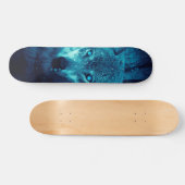 Wolf Gesicht im dunklen Fantasy-Wald Skateboard (Horizontal)