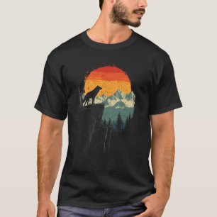 Wolf Graphic Moon Nature Mountains Wildlife Vintag T-Shirt