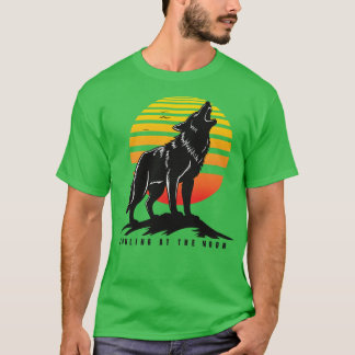 Wolf heult am Mond T-Shirt