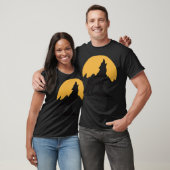 Wolf heult am Mond T-Shirt (Unisex)