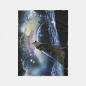 Wolf heult auf dem Mond Fleecedecke (Vorderseite)