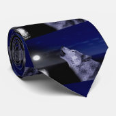 Wolf heult auf dem Mond im Meer Krawatte (Gerollt)